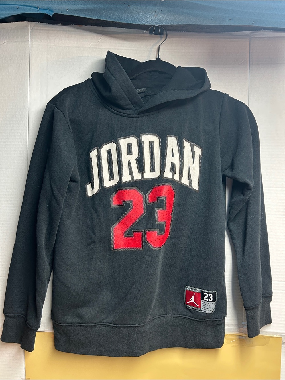 Jordan Young Black hoodie Sweatshirt with Red 23 size médium 10-12y